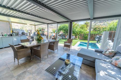 a living room with a couch and a table at Oasis fataga 2 in San Bartolomé