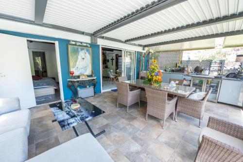 a living room with a table and chairs at Oasis fataga 2 in San Bartolomé