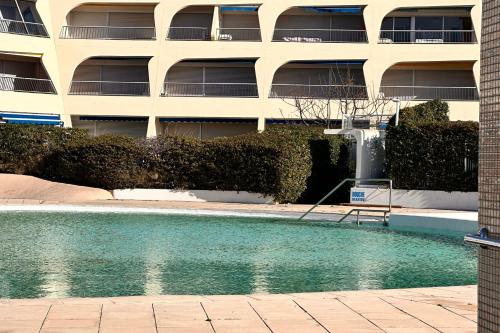 Studio Les Jardins du Port Port Camargue avec piscine à 2 pas de la plage