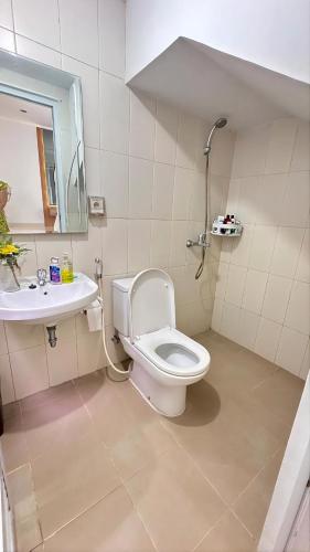 a bathroom with a toilet and a sink at Moses Home in Tjilandak