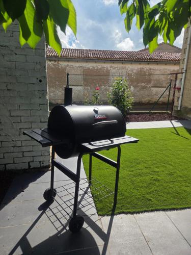 a grill sitting on a table in a yard at Baketxea, 8 PAX, Jardín, BARBACOA y Merendero in Elvillar
