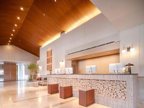 a lobby of a hospital with a reception counter at Wan Wan Paradise Tateshina in Tateshina