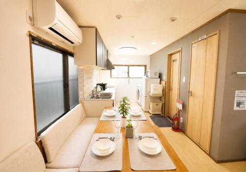 Large Traditional Japanese House Near Osaka Castle 4BR 2 Baths Sleeps 10