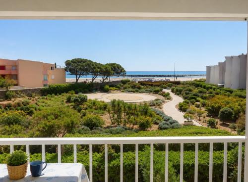 a view of the beach from a balcony at El Rivet - appartement vue mer avec parking in Sète
