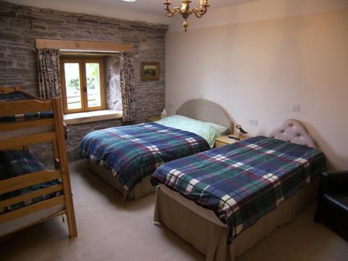 Giường trong phòng chung tại Hillview Cottage