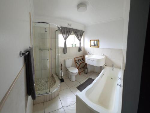 a bathroom with a tub and a toilet and a sink at Witteberg in Krugersdorp