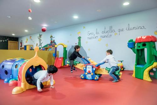 a group of children playing in a play room at Talaso Atlántico in Mougás
