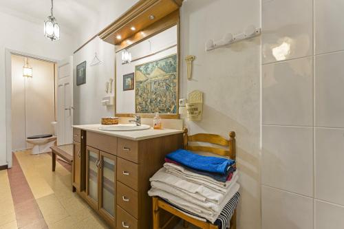 a bathroom with a sink and a toilet at Mas Abicou in Vézénobres