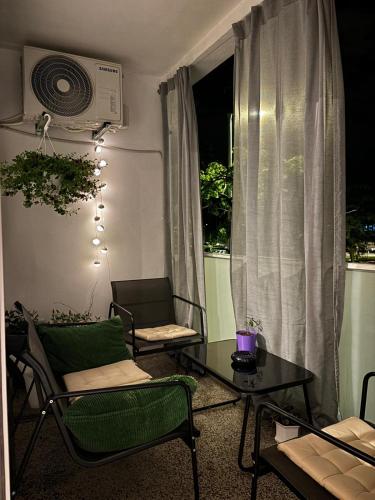 "Book Me" Apartment - Zagreb - Free Public Parking in Front