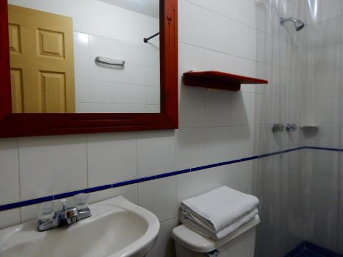 Ett badrum på Hotel Castillo Real
