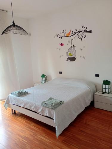 a bedroom with a bed and a bird cage on the wall at Bright apartment between Como and Milan in Lurago Marinone