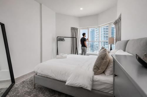 HAVN - Studio with Lake Views in Dubai Gate, JLT
