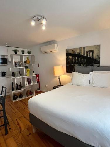Beautiful Studio in Historic Alfama with AC