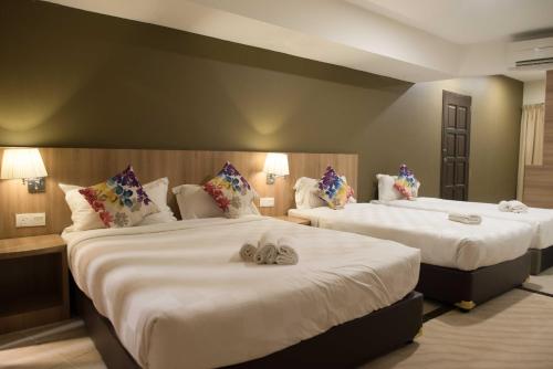 Postel nebo postele na pokoji v ubytování Mornington Hotel Waterfront Lumut