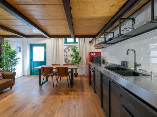 Xenia Milano - 2 rooms apt in Via Casella 33