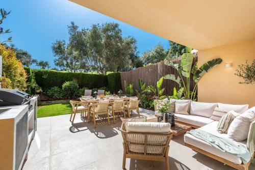 Luxury Golf Townhouse in Aloha with Pool & Garden