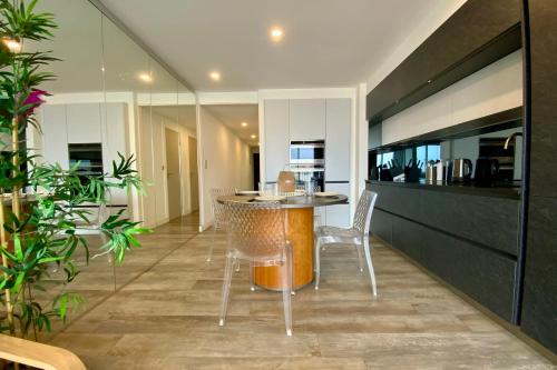 LES PIEDS DANS L'EAU - Appartement moderne à 50 m plage Le Grau-du-Roi