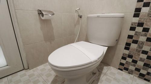 a bathroom with a white toilet in a room at Hotel Quds Express Syariah in Jakarta