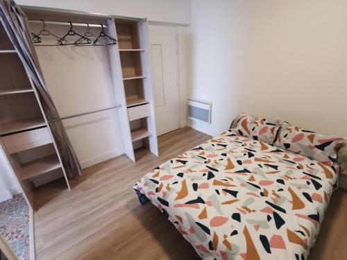 a bedroom with a bed and a bunk bed at Studio au coeur pays basque in Ustaritz