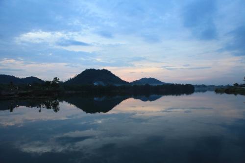 a view of a lake with mountains in the background at Inlaya Ratchaburi in Ratchaburi