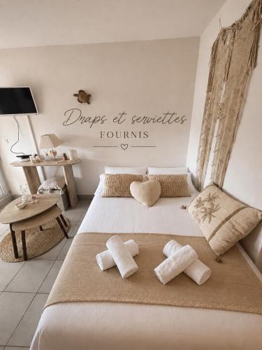 a bedroom with a bed with two pillows on it at Studio cabine parking 4 pers plage à proximité in La Grande Motte