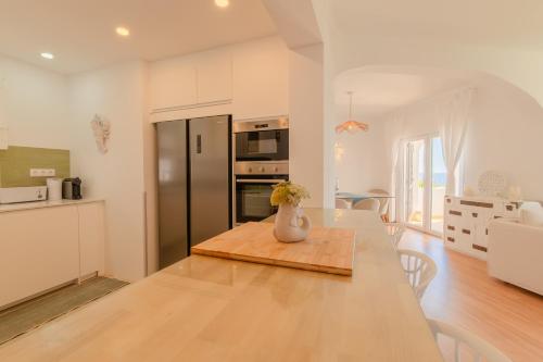 E&M Beach House - Creative Space for Creative People