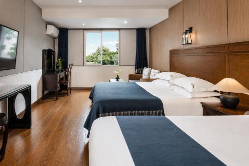 Wenjun Courtyard Hotel Chengdu ,English-Speaking , Pick-up Service ,Laundry Service , Local Tours — Bedroom
