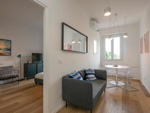 Xenia Milano - 2 rooms apt in Via Codogno 1
