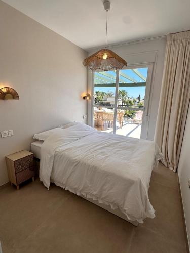 Luxurious 3-bedroom apartment in Lorcrimar IV