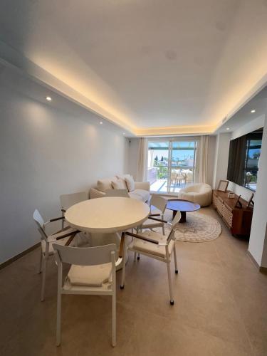 Luxurious 3-bedroom apartment in Lorcrimar IV