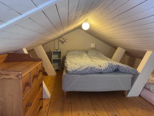 a bedroom with a bed in a attic at Mysig lägenhet med morgondopp in Uppsala
