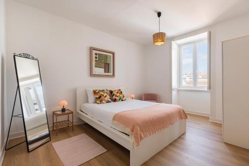Classy 3-Bedroom Lisbon Apartment by LovelyStay