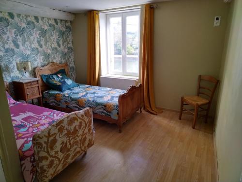 a small room with a bed and a window at Entre 2 Rives in Charly-sur-Marne