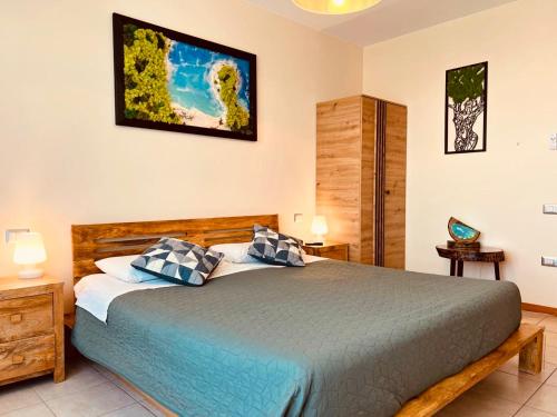 a bedroom with a large bed with two pillows at Appartamento Mango in Cavallino-Treporti