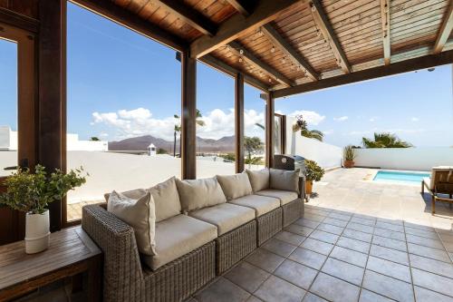 Villa Naiser by Aura Villas