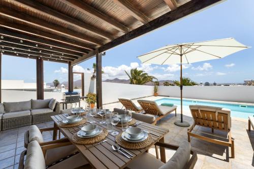 Villa Naiser by Aura Villas