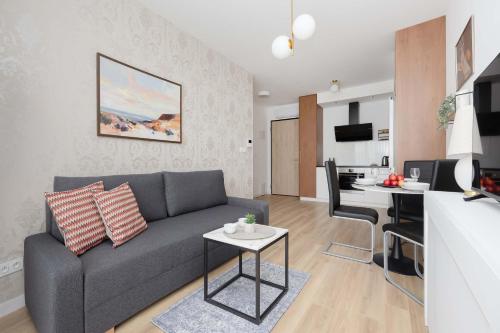 Cozy Apartments with Balcony & Parking in Warsaw by Noclegi Renters