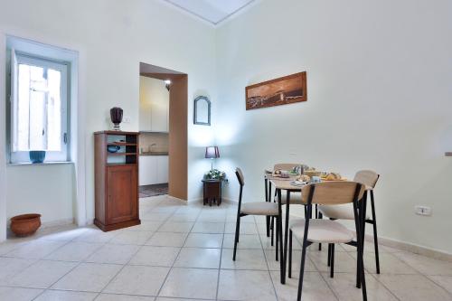 GuestHost - Max's Maison per Spaccanapoli