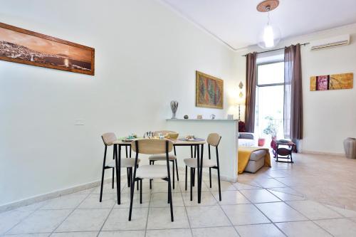 GuestHost - Max's Maison per Spaccanapoli