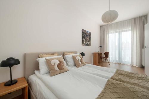 Stylish Apartments with Air Conditioning Near the Market Square by Renters Prestige