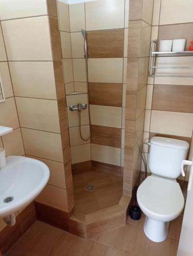 a bathroom with a toilet and a sink at Abturist penzion in Štúrovo