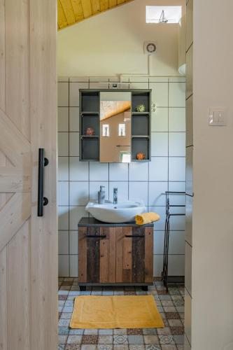 a bathroom with a sink and a mirror at Hetedhét Vendégház in Mórahalom