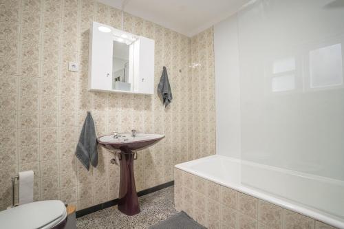 a bathroom with a sink and a bath tub at Sao Mateus Ocean View in São Mateus