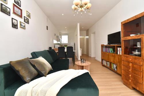 TOTU HOME Abrahama City Apartment with Balcony