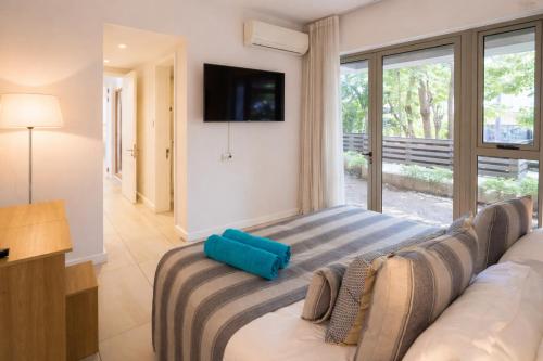 a living room with a couch and a tv at Manta Cove by Blue Zebra Holidays in Rivière Noire
