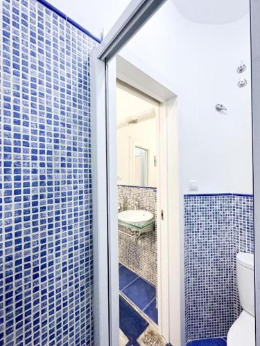 Central Cozy Budget 2BR Apt with AC, 1 bath