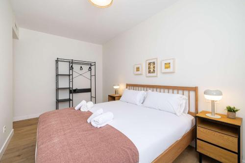 2BR for 4 Central Malaga Quiet Area by Stay Homy