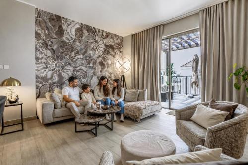 HAVN - Top floor 2 bedroom with Sea and Pool View
