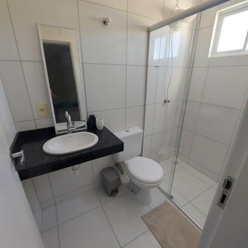 a bathroom with a toilet and a sink and a shower at Apartamento Novo e ventilado in Petrolina