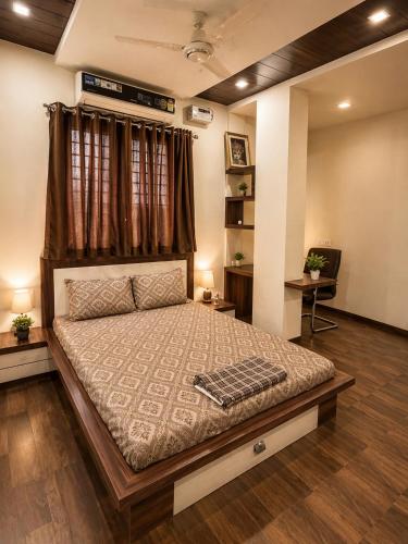 a bedroom with a large bed in a room at Urbana Luxury AC Duplex Bungalow with Pergola Terrace in Nagpur
